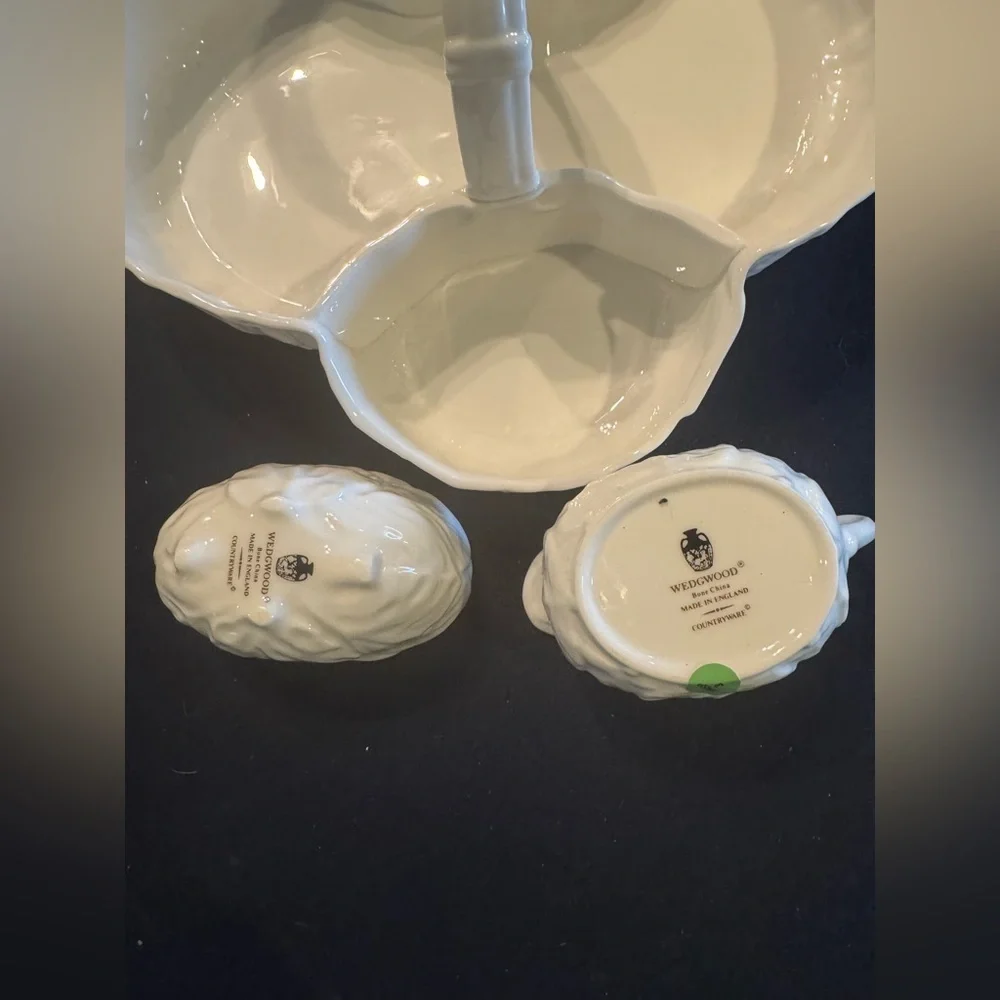 Vintage Wedgwood Countryware Service dish with Cream and Sugar Holders